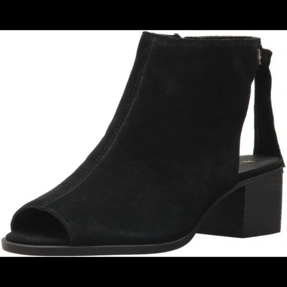 Koolaburra by Ugg Lens Tassle Black Suede Bootie - Picture 9 of 9
